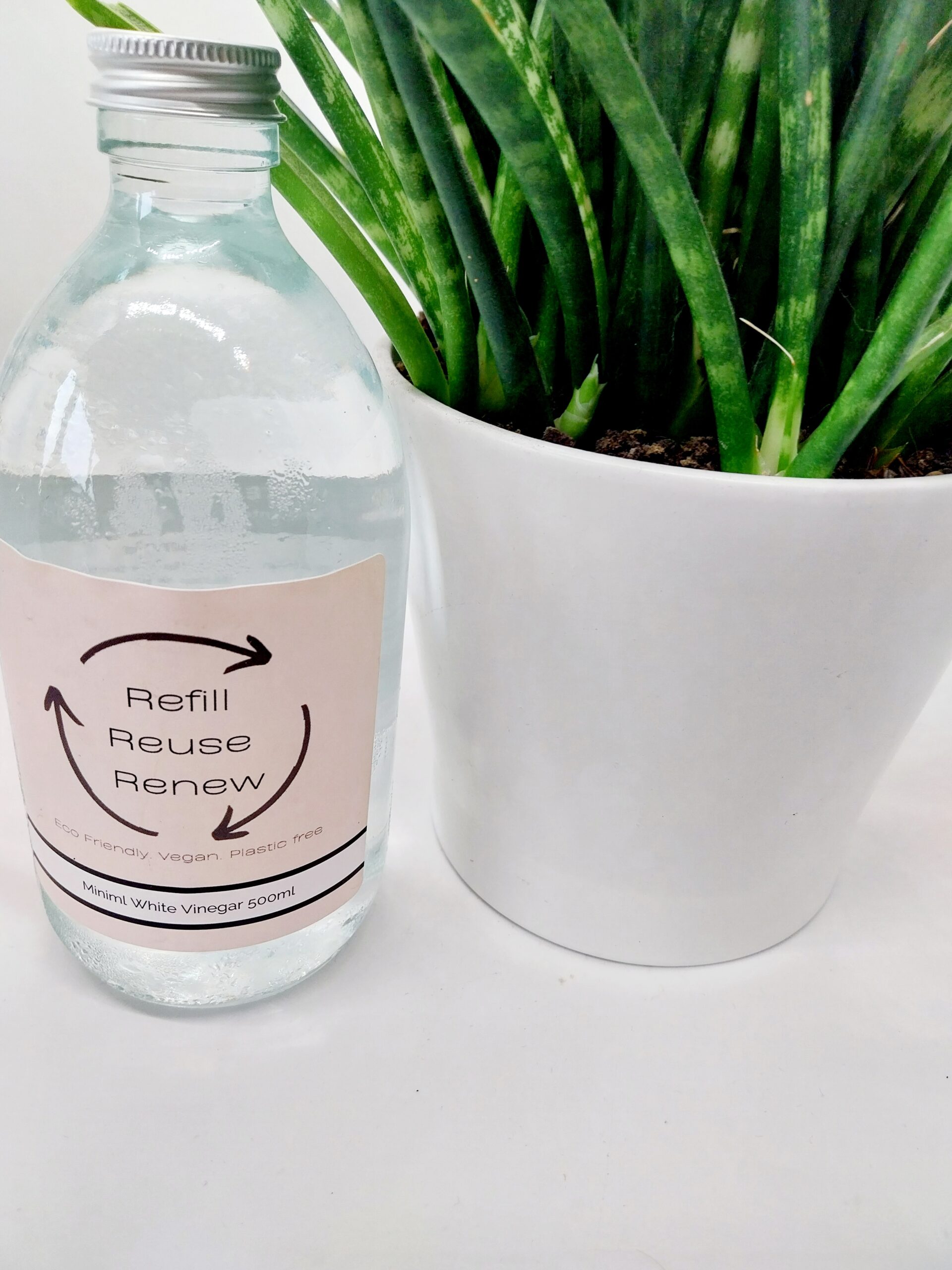 Miniml Refills white vinegar miniml refills unscented white vinegar in 500ml reusable glass bottle with aluminium lid