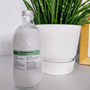 miniml refills tea tree and mint conditioner in glass reusable bottle with aluminium lid